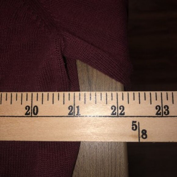 Nautica Sweater Red Maroon V Neck Mens Size Medium Soft Dark Red Logo Sailing - Picture 5 of 7